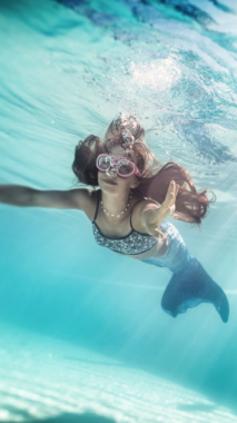 Kindermeerjungfrauenschwimmen-BADUE
